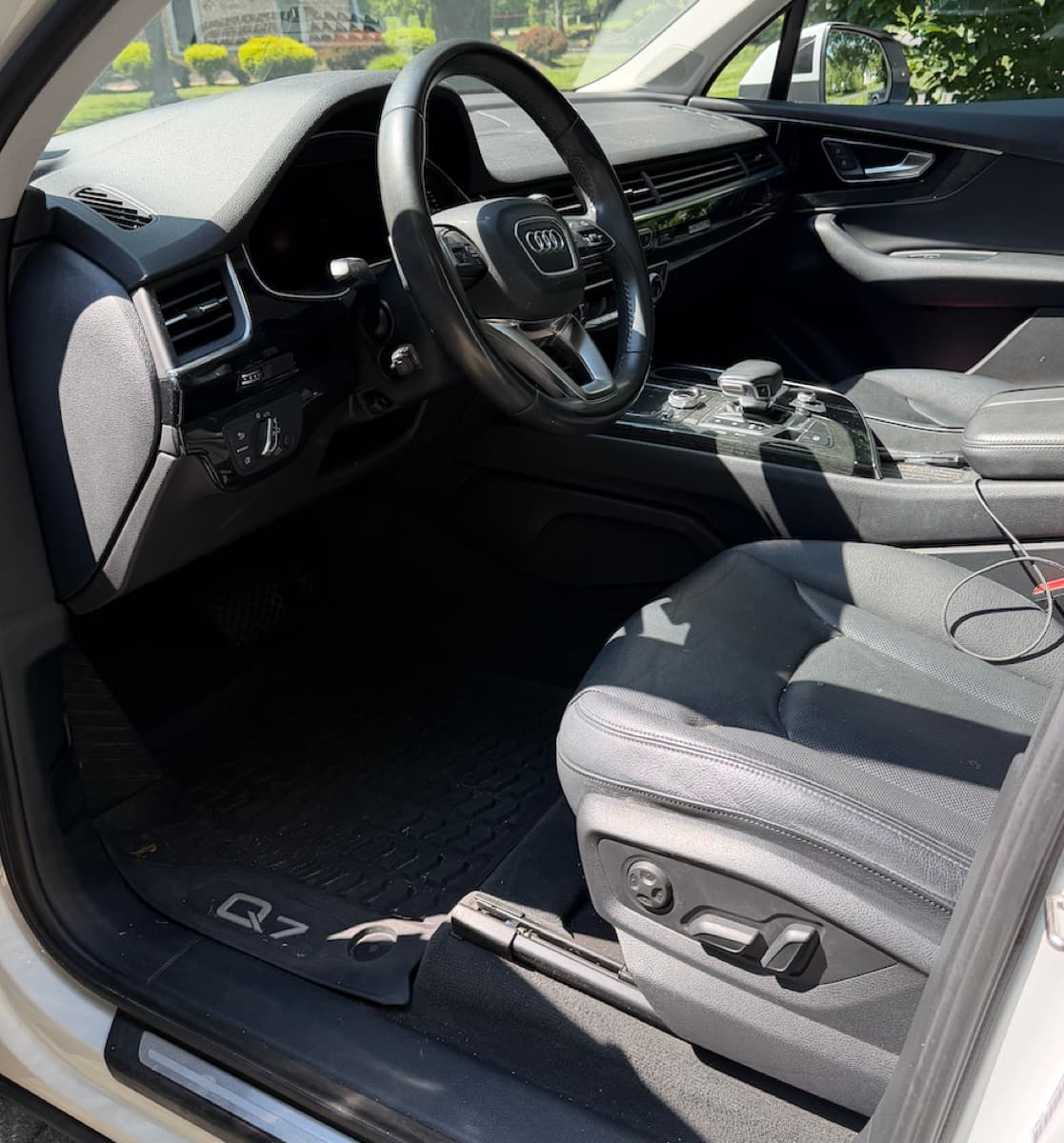 Audi Q7 interior before detailing